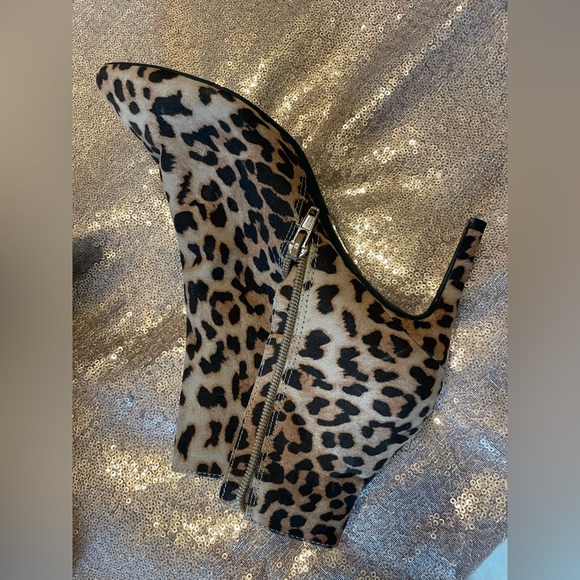 Like New!! Express Leopard Pointy Heel Boots in Size 8! Only worn out once! 💖 - Picture 3 of 11